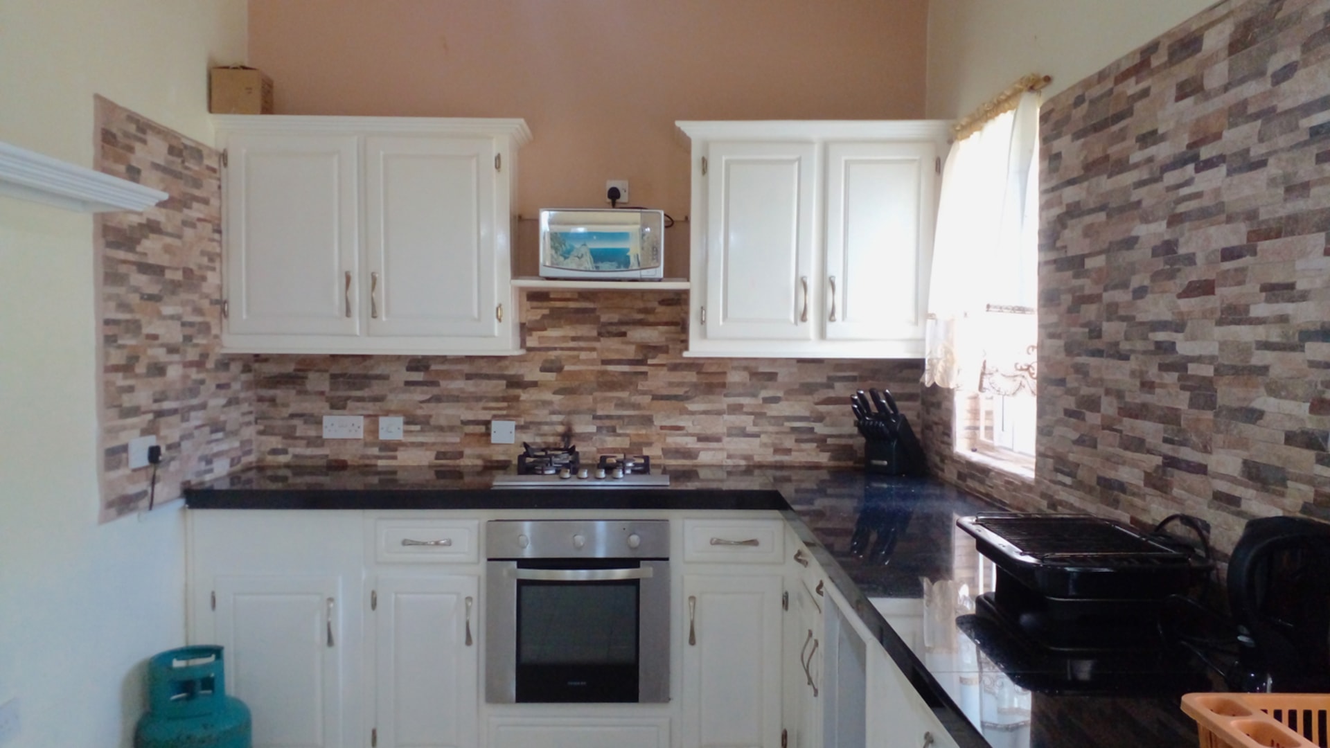 st lucia real estate HIBISCUS 2 AT GATE PARK FOR RENT kitchenette
