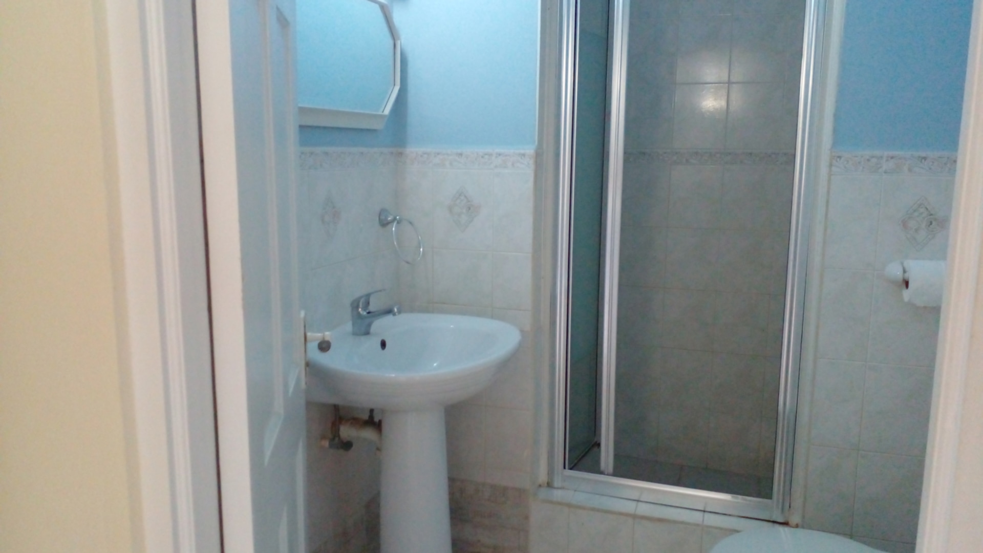 st lucia real estate HIBISCUS 2 AT GATE PARK FOR RENT bathroom