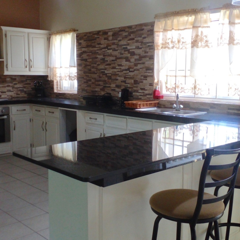 st lucia real estate HIBISCUS 2 AT GATE PARK FOR RENT bar stools