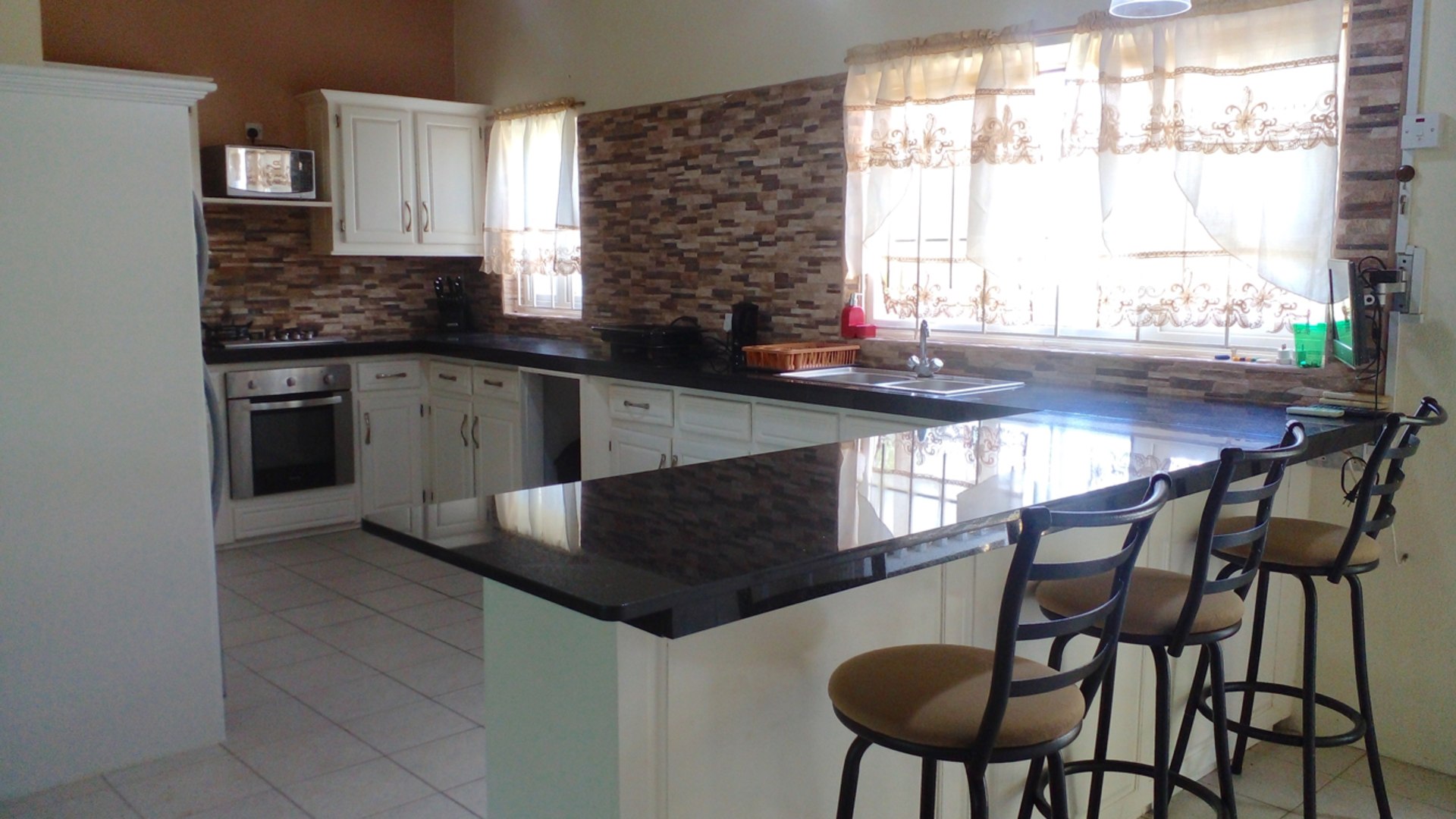 st lucia real estate HIBISCUS 2 AT GATE PARK FOR RENT bar stools