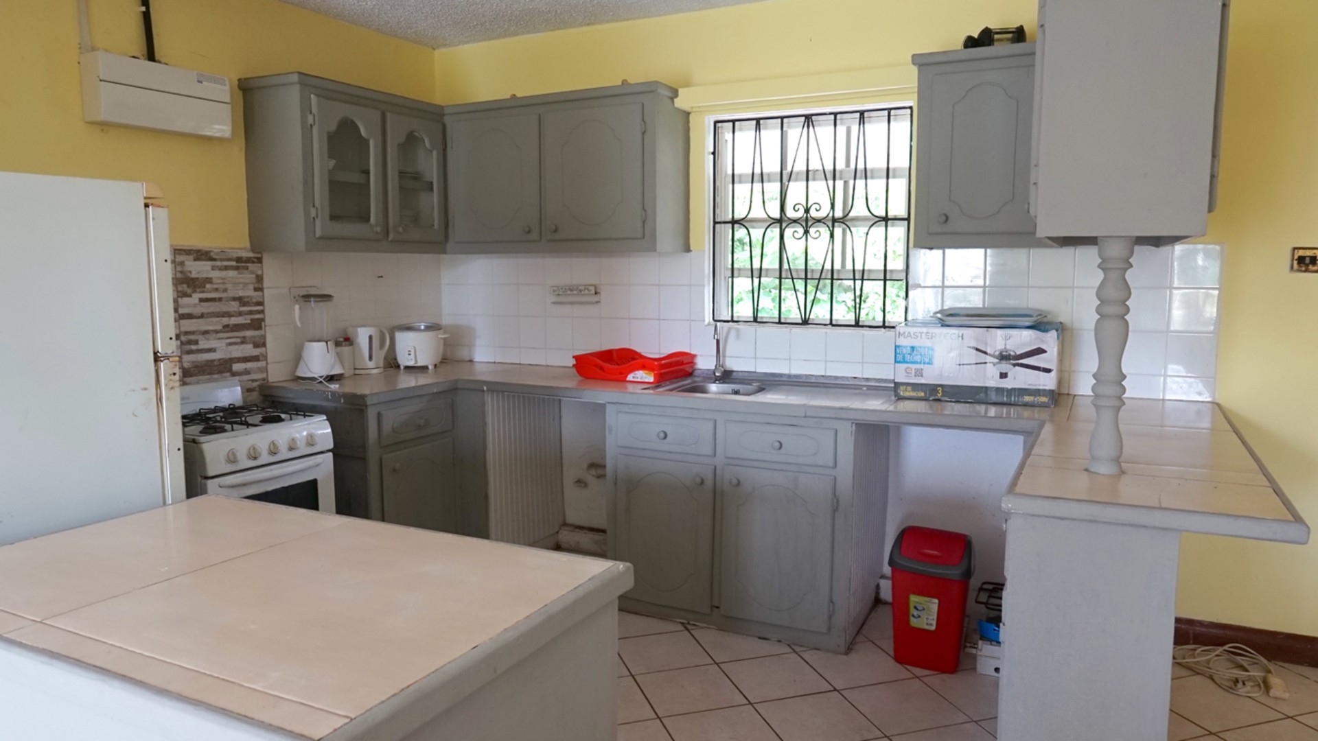 St Lucia real estate HOLLINS DRIVE 3 BED APT. IN RODNEY BAY stove