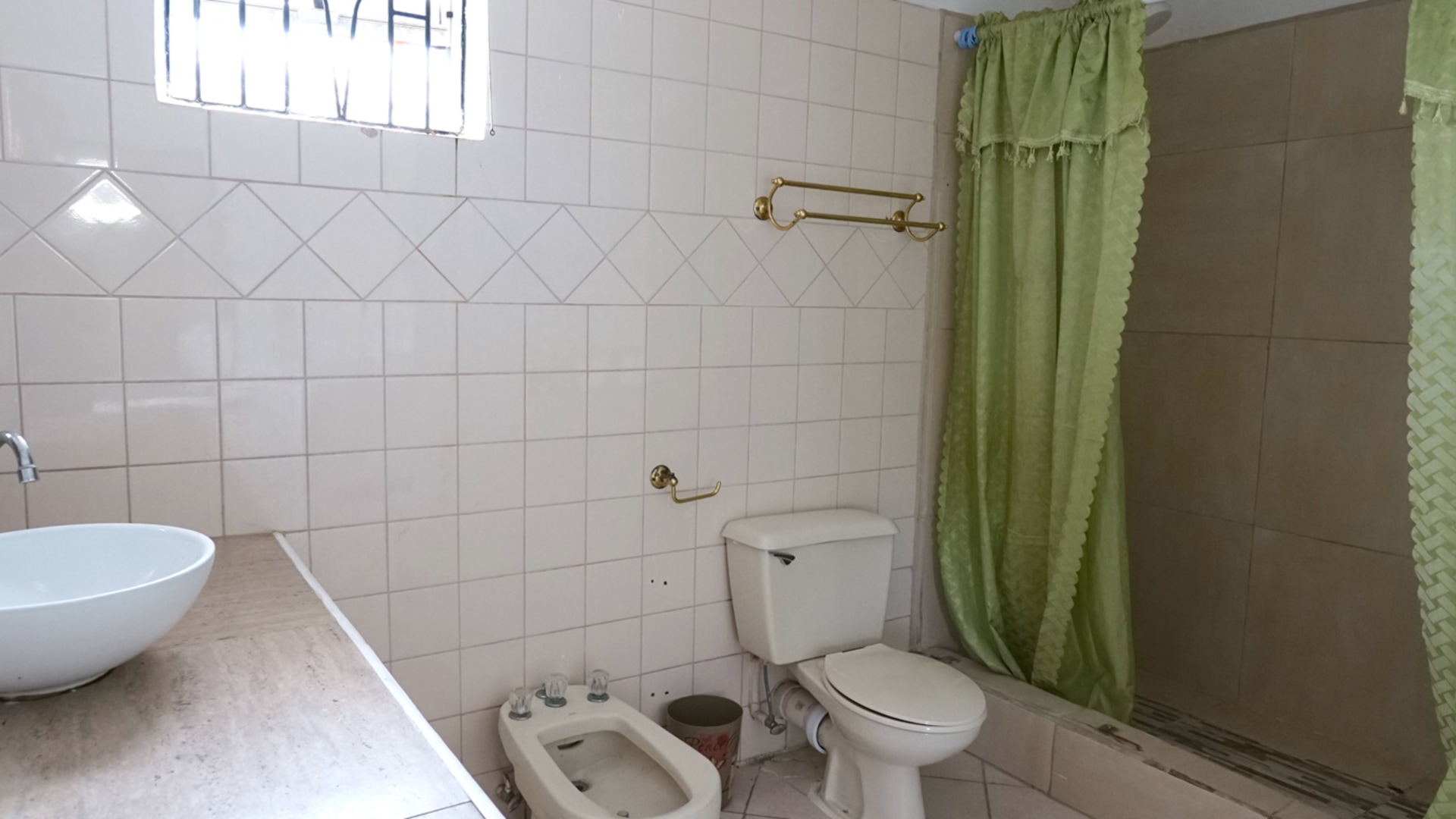 St Lucia real estate HOLLINS DRIVE 3 BED APT. IN RODNEY BAY toilet
