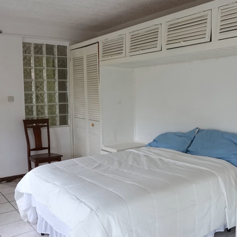 St Lucia real estate HOLLINS DRIVE 3 BED APT. IN RODNEY BAY white bed
