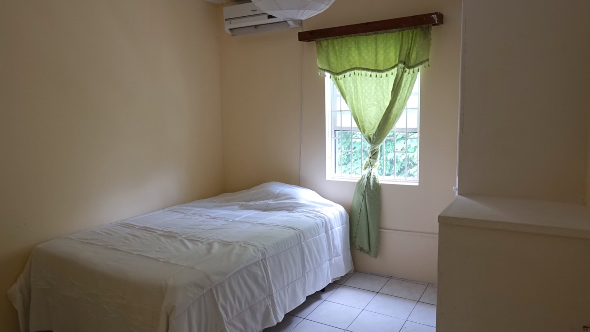 St Lucia real estate HOLLINS DRIVE 3 BED APT. IN RODNEY BAY bed