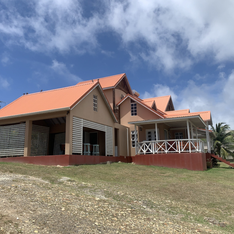 st lucia real estate - Three Bedroom House For sale in Beausejour manicure yard