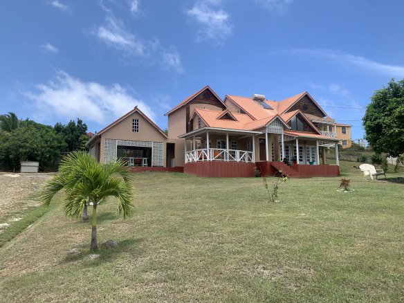 Three Bedroom House For sale in Beausejour