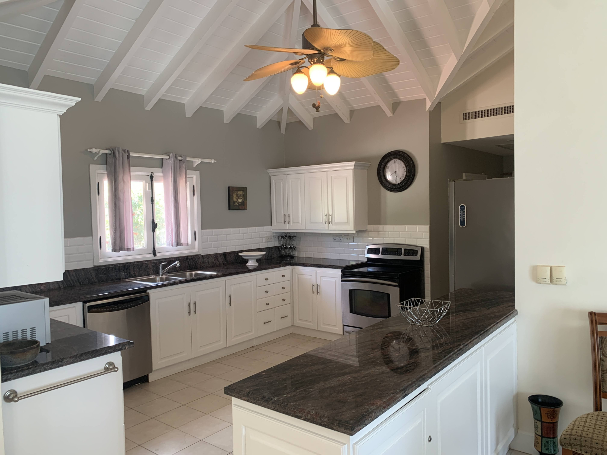 3 Bed Luxury Villa In Cap Estate