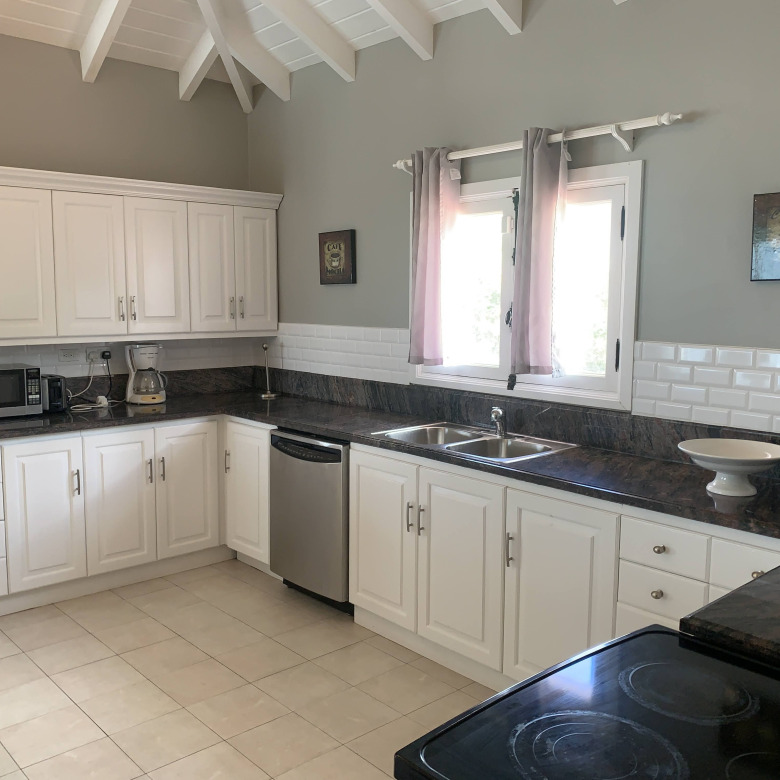 3 Bed Luxury Villa In Cap Estate