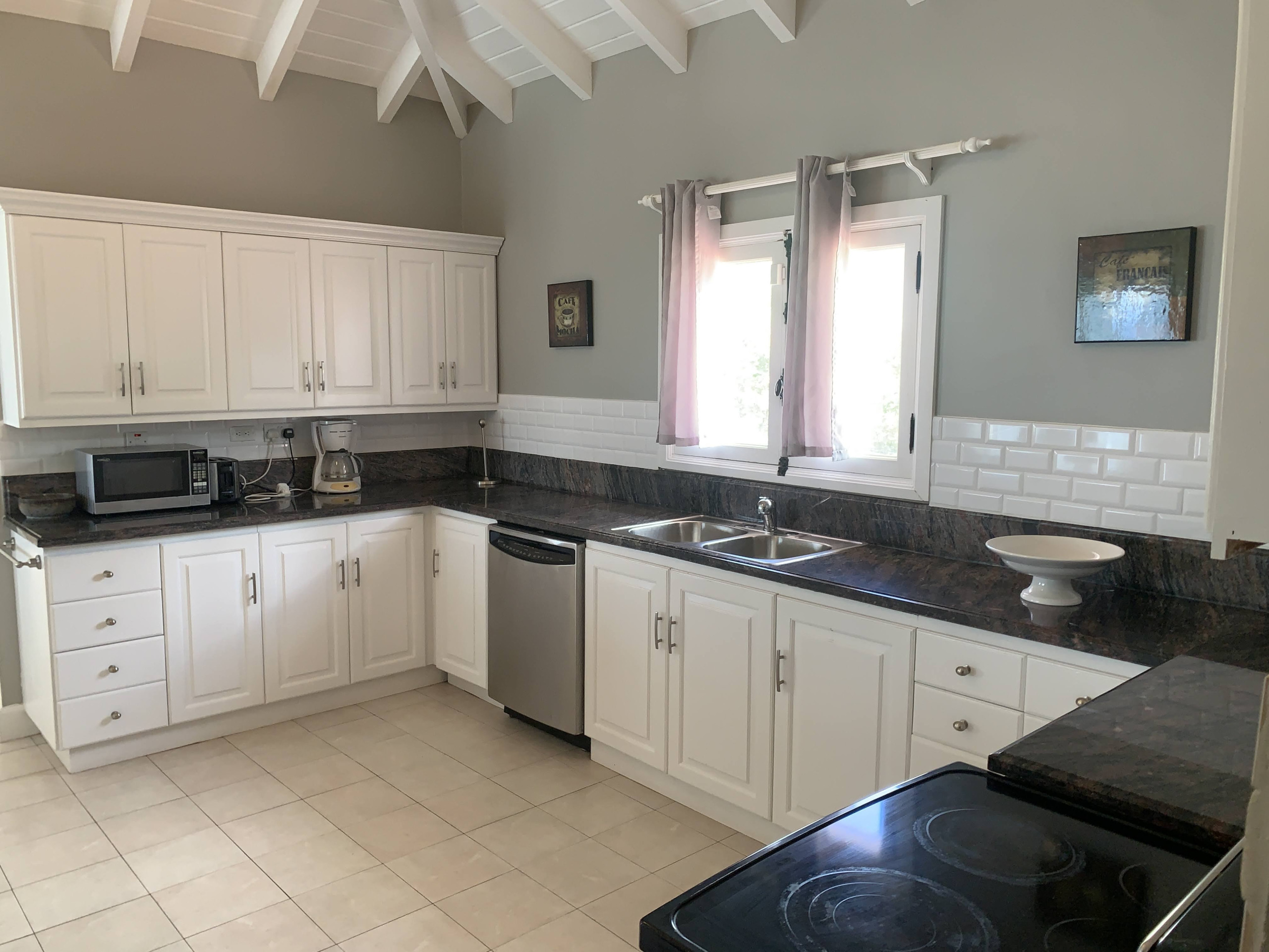 3 Bed Luxury Villa In Cap Estate