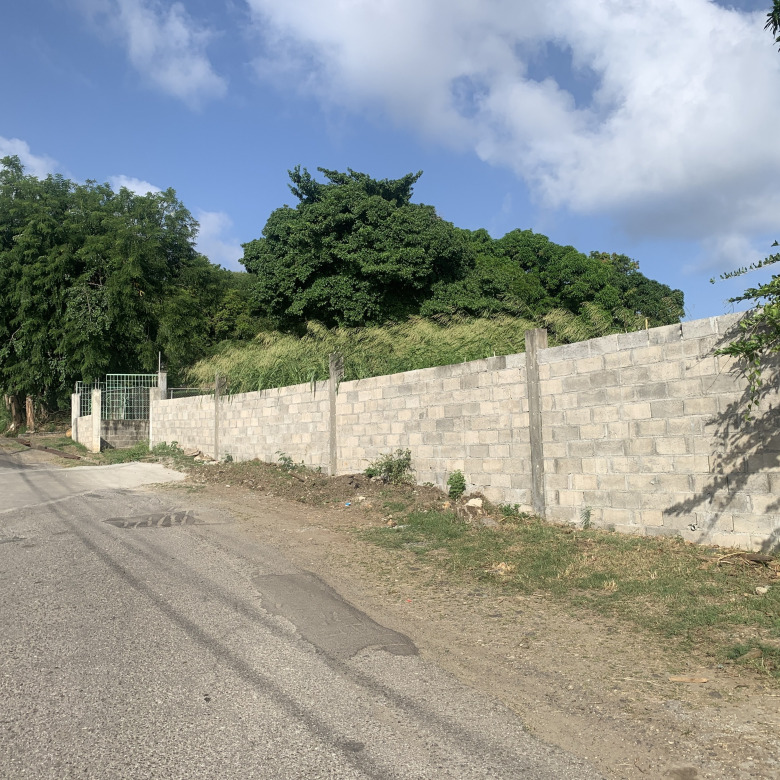 House And Land For Sale in Cas en Bas
