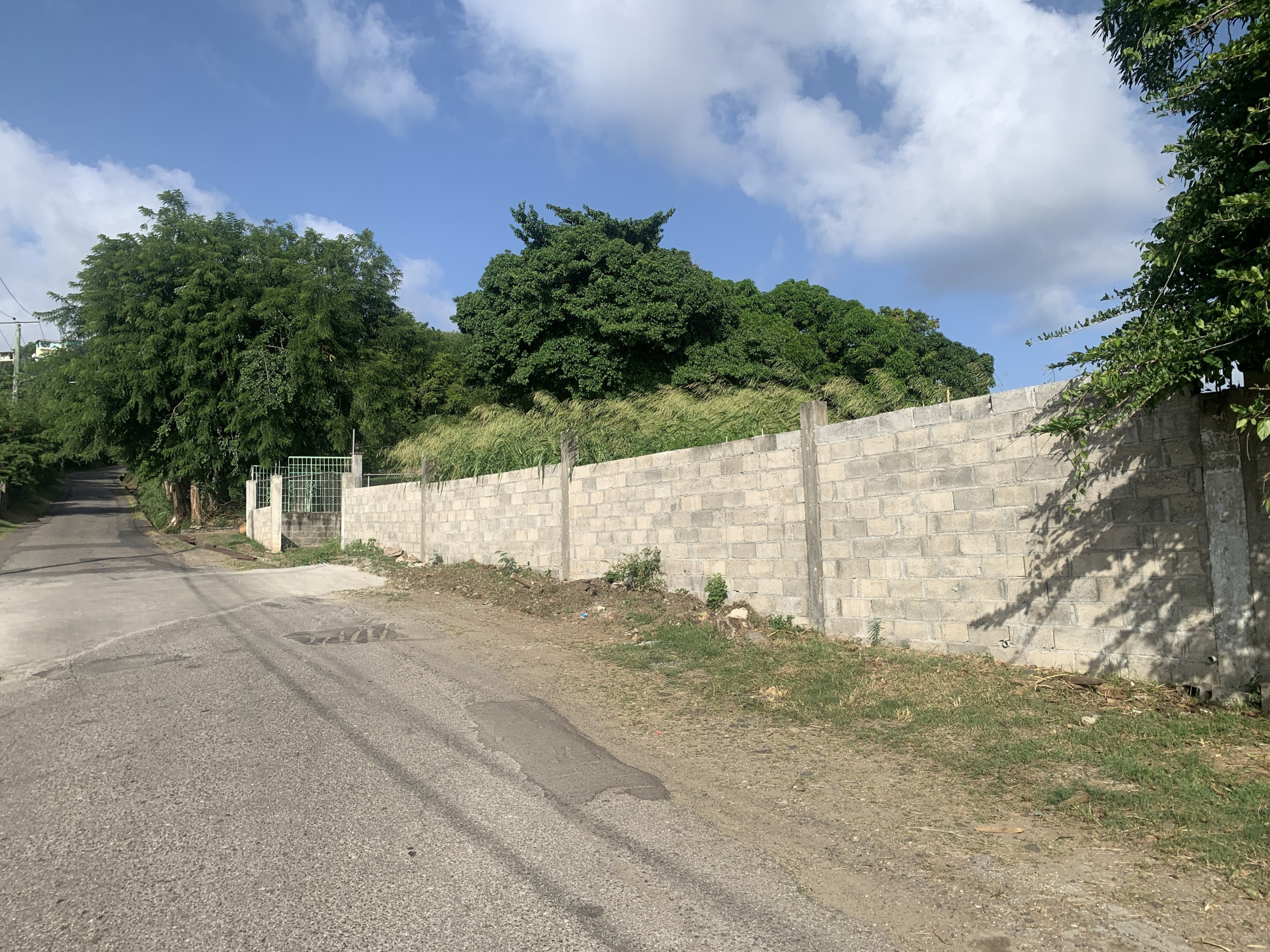 House And Land For Sale in Cas en Bas