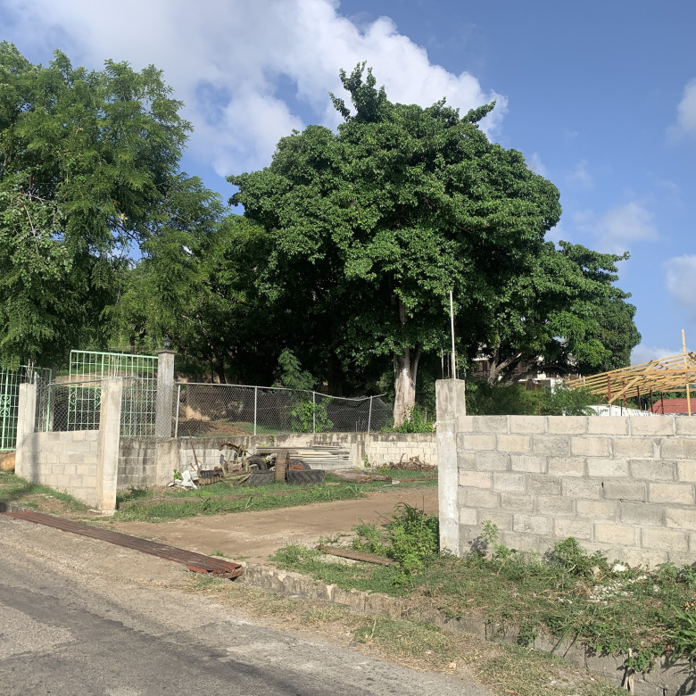 House And Land For Sale in Cas en Bas