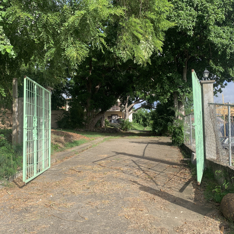House And Land For Sale in Cas en Bas