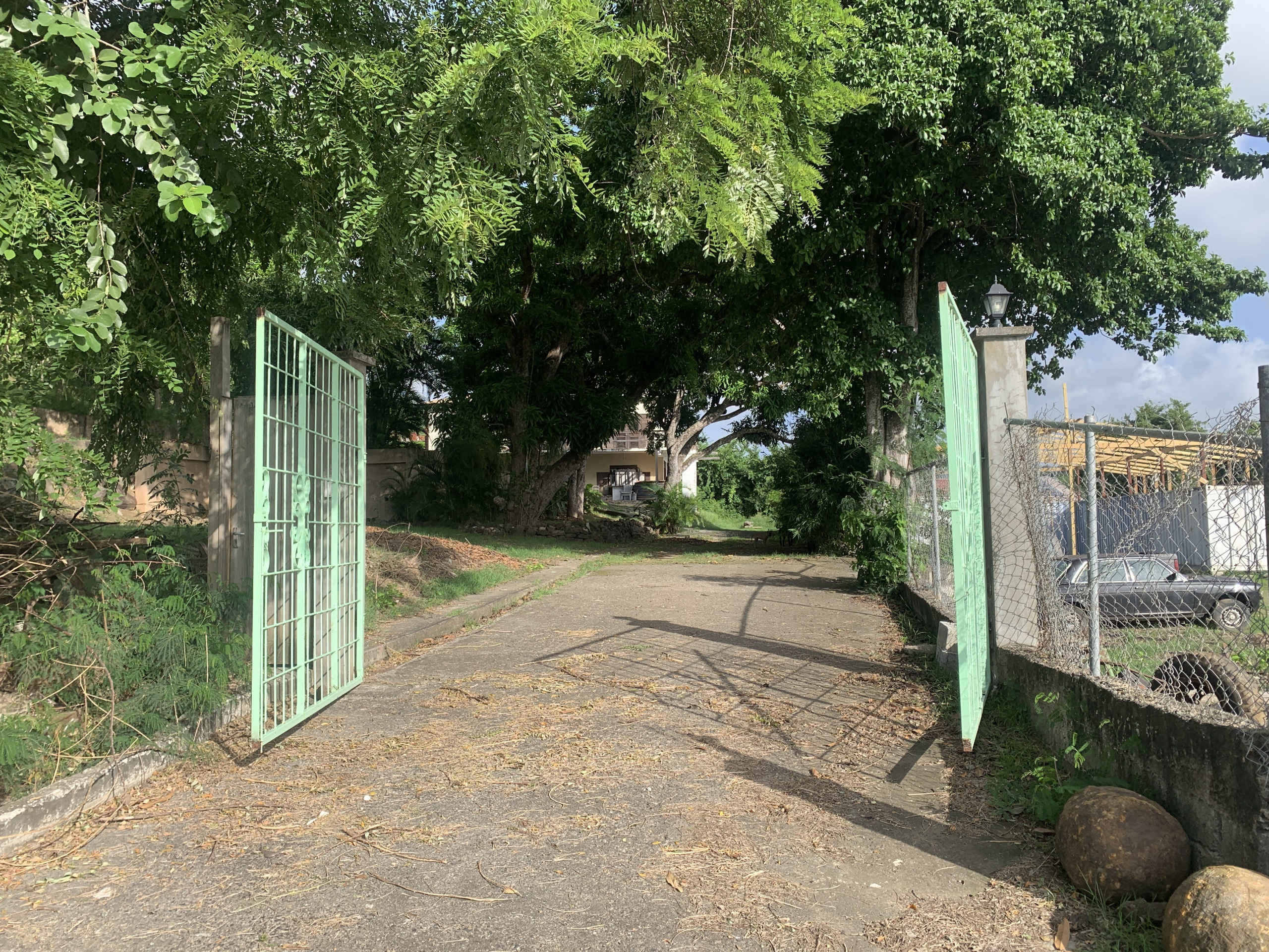 House And Land For Sale in Cas en Bas