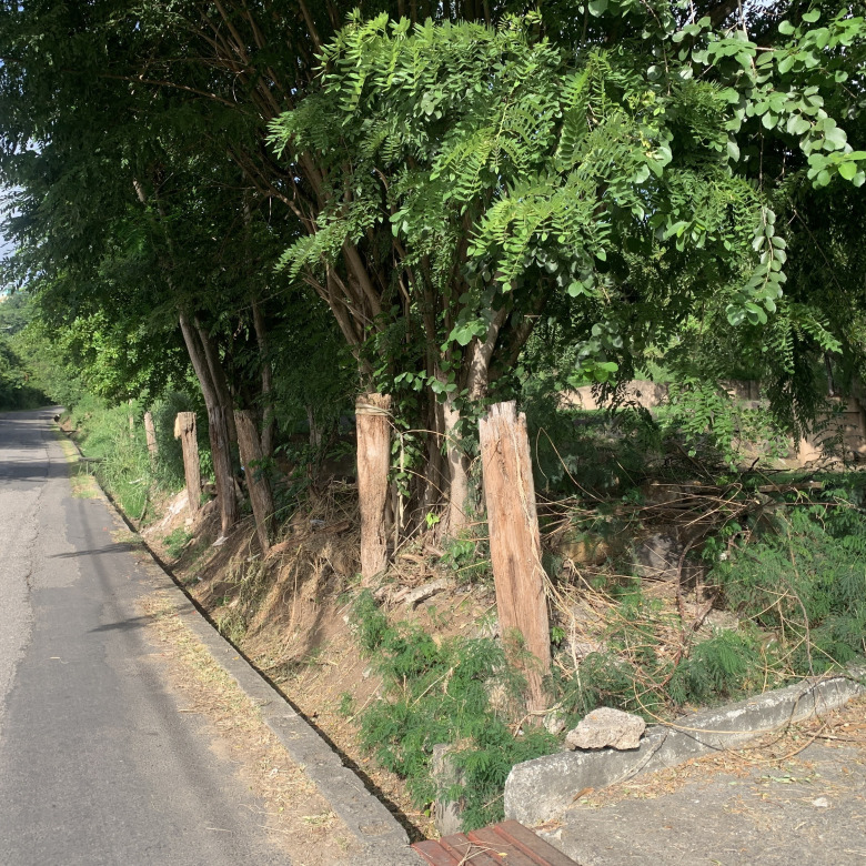 House And Land For Sale in Cas en Bas