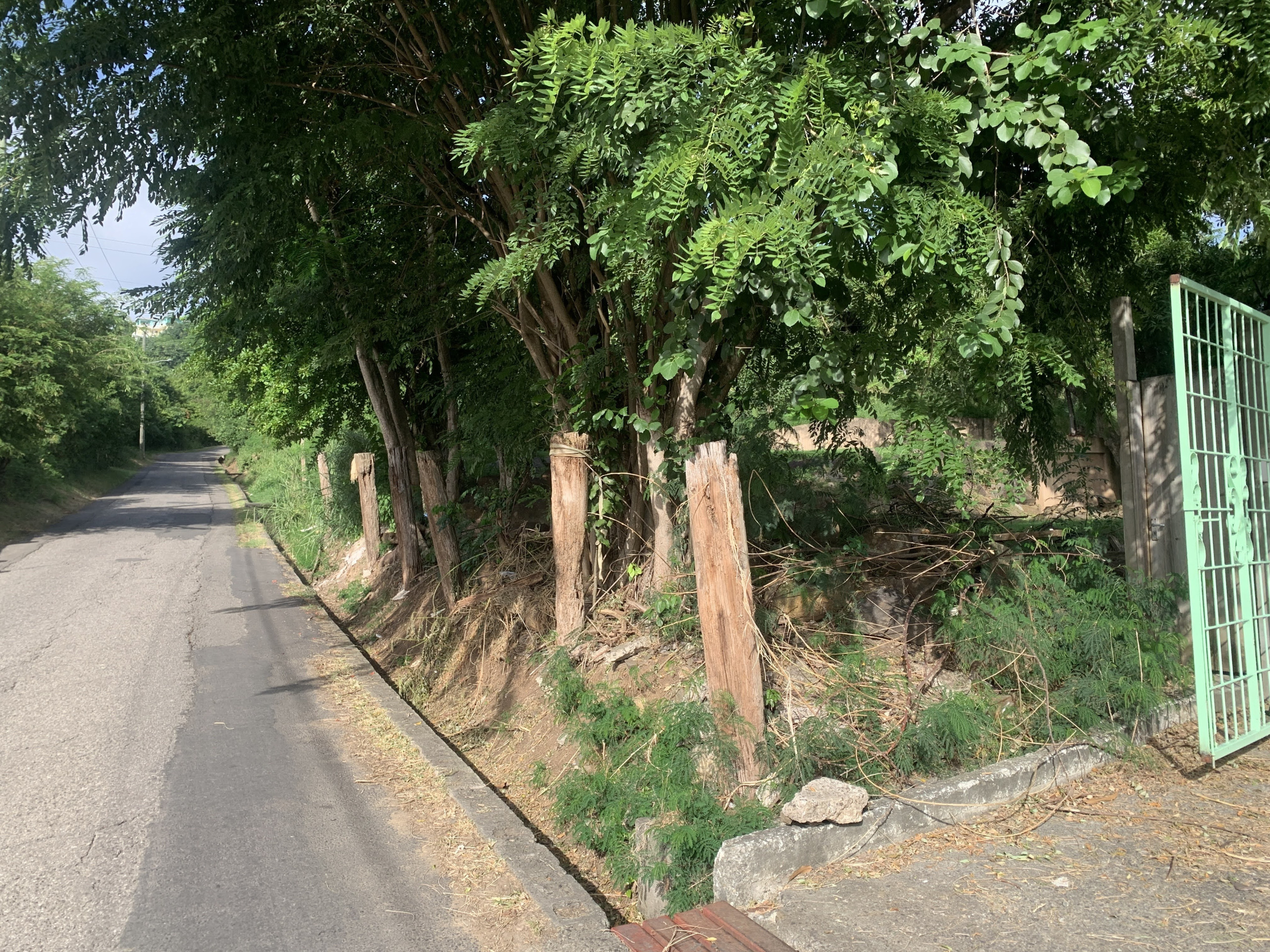 House And Land For Sale in Cas en Bas
