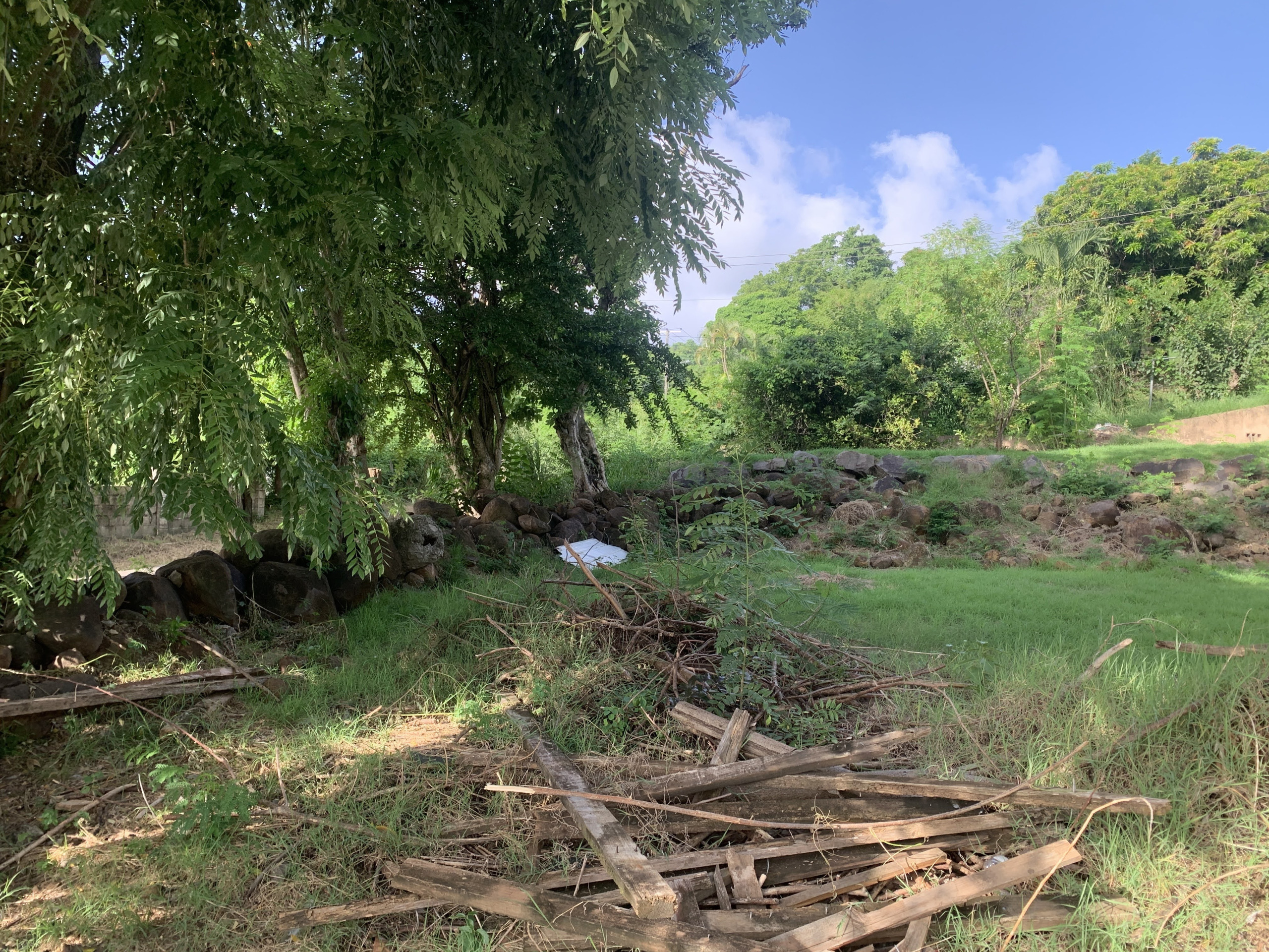 House And Land For Sale in Cas en Bas