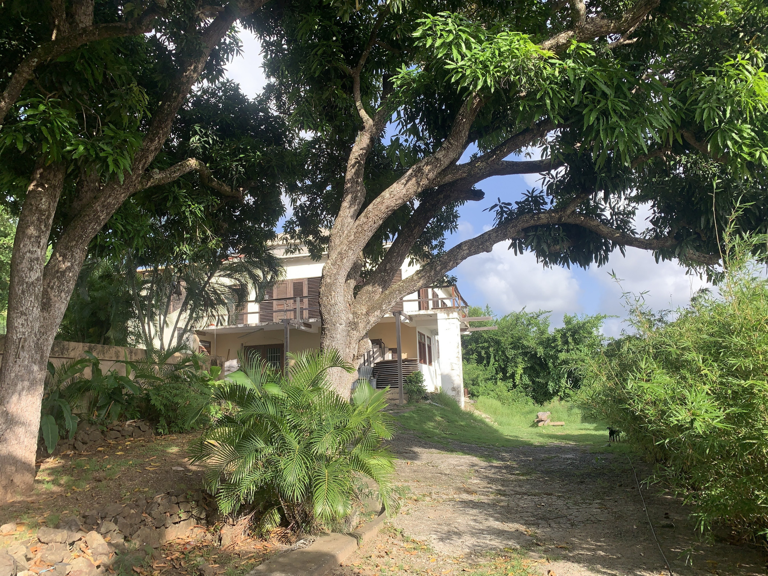 House And Land For Sale in Cas en Bas