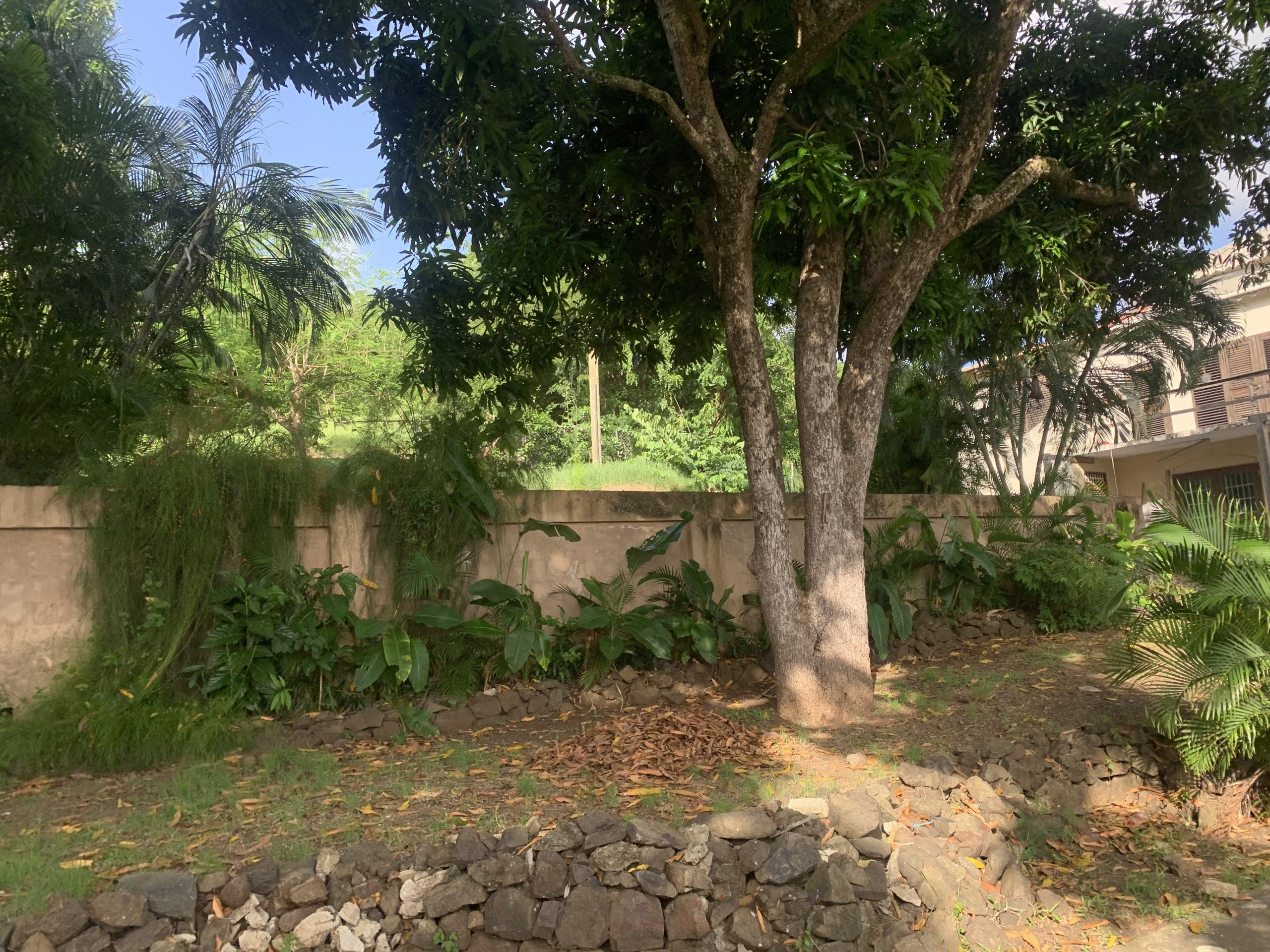 House And Land For Sale in Cas en Bas