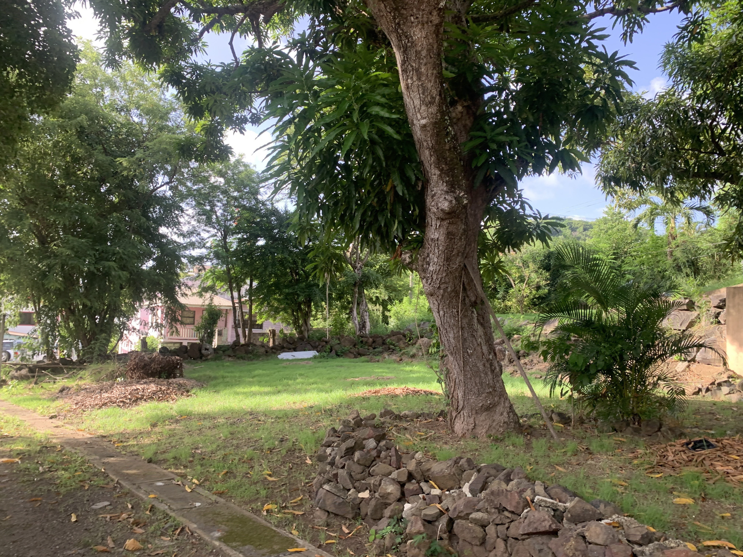 House And Land For Sale in Cas en Bas