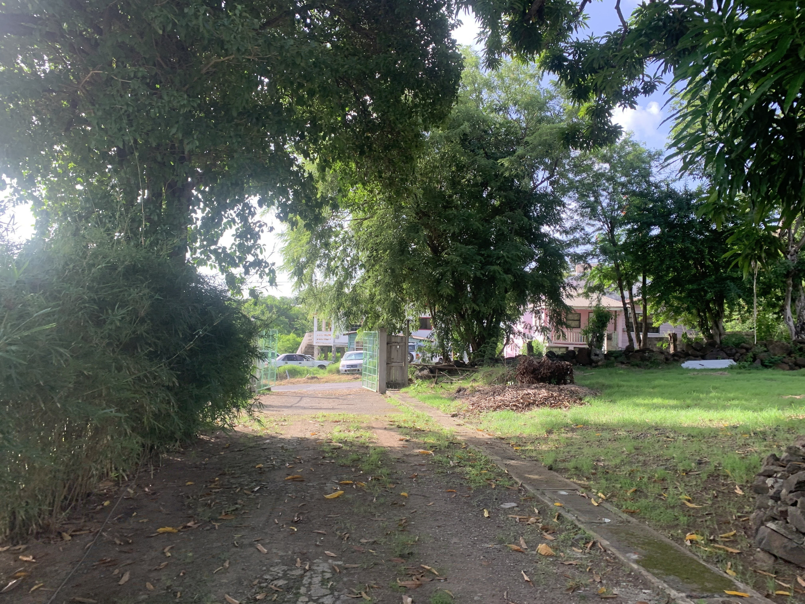 House And Land For Sale in Cas en Bas