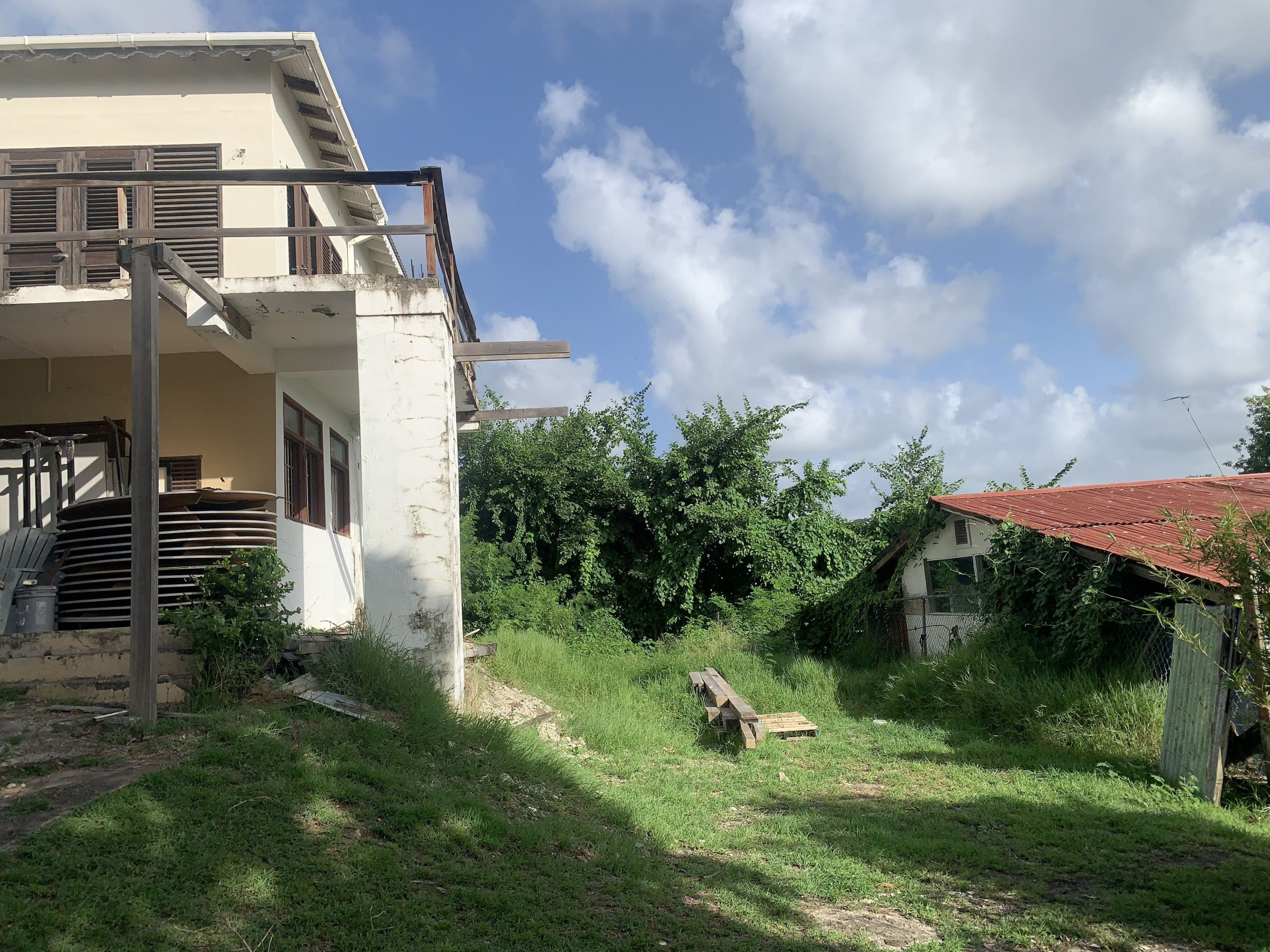 House And Land For Sale in Cas en Bas