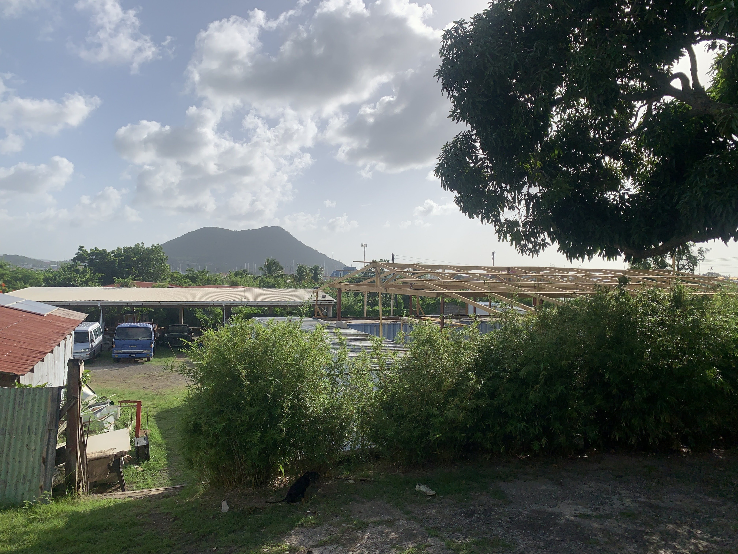 House And Land For Sale in Cas en Bas