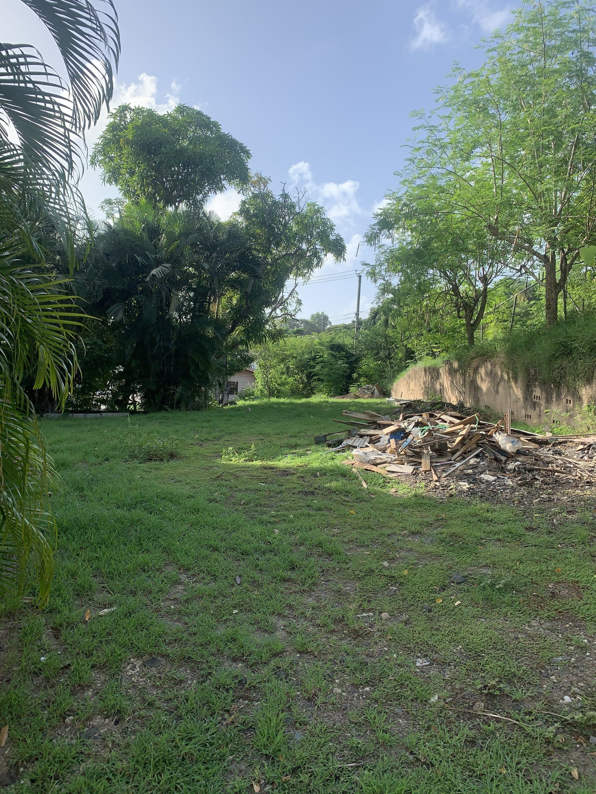 House And Land For Sale in Cas en Bas