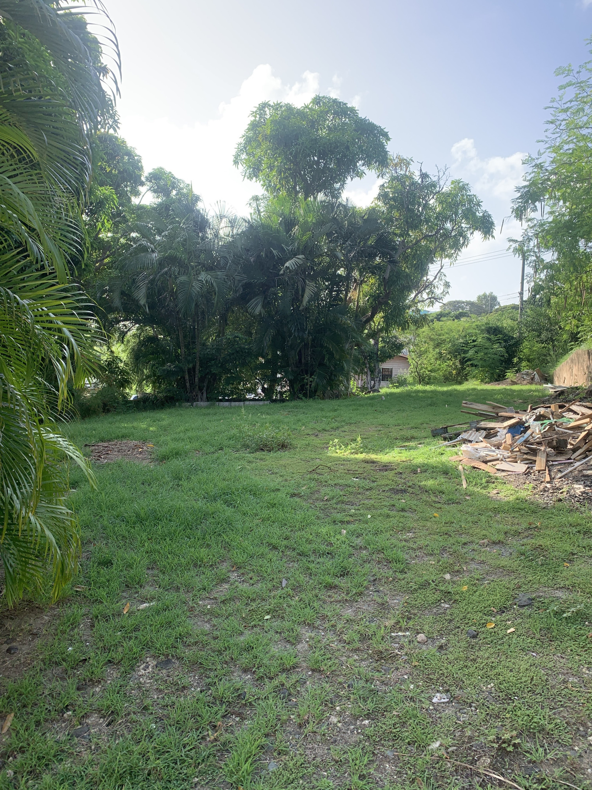House And Land For Sale in Cas en Bas