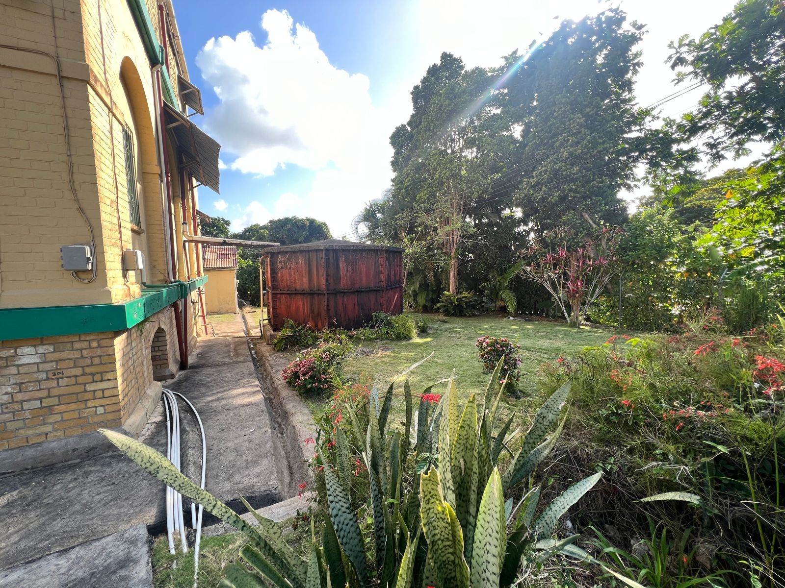 St Lucia Real estate Fixer-Upper Gem At Morne Fortune yard