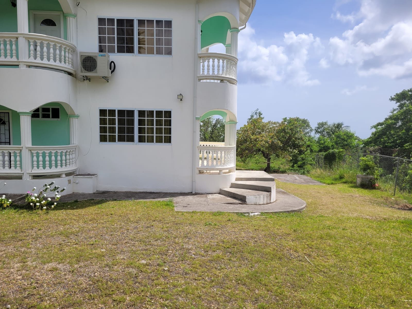 Spacious And Elegant Property For Sale in Caféière, Choiseul