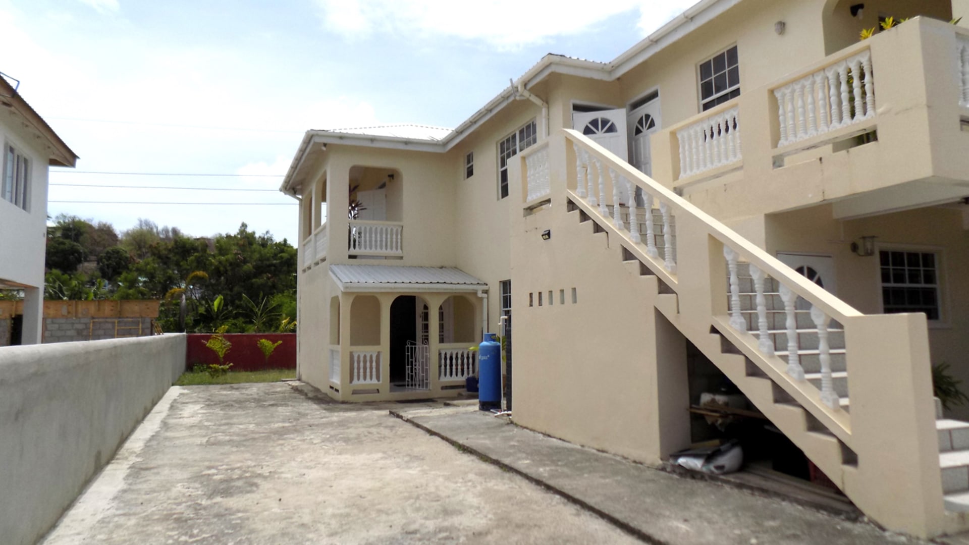 st lucia real estate RODNEY CRESCENT NO 597 - DOWNSTAIRS APT for rent side of house