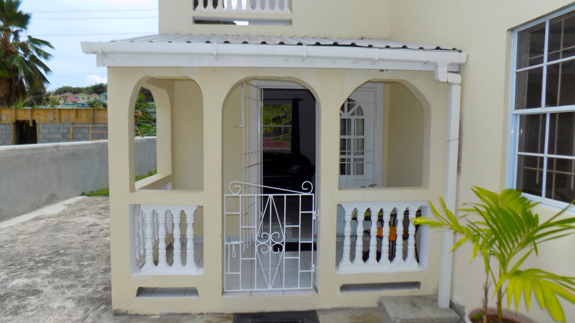 st lucia real estate RODNEY CRESCENT NO 597 - DOWNSTAIRS APT for rent front door
