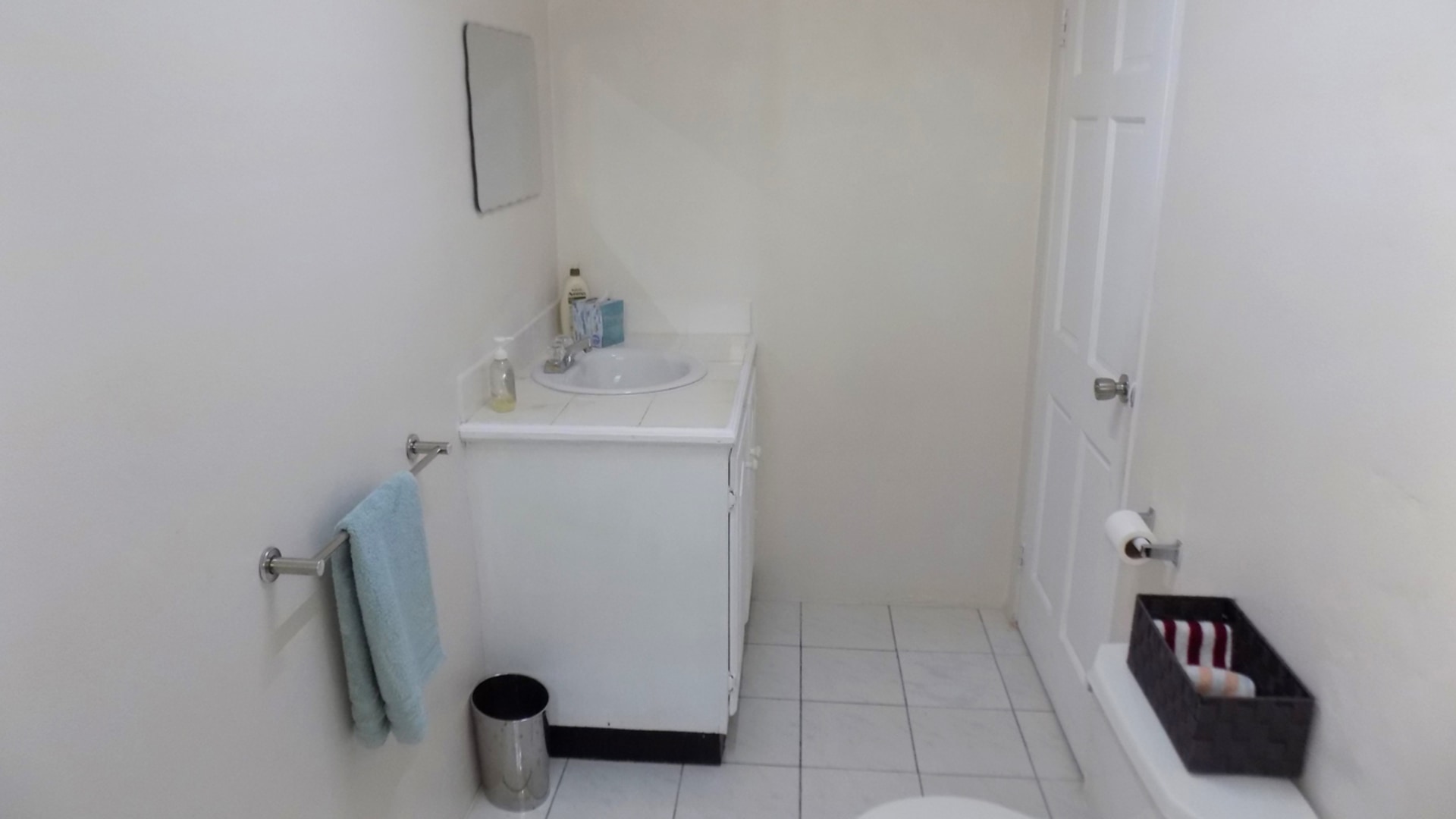 st lucia real estate RODNEY CRESCENT NO 597 - DOWNSTAIRS APT for rent bathroom