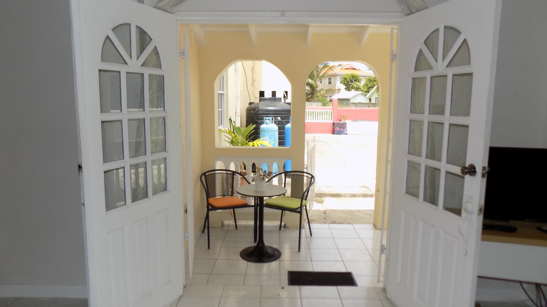 st lucia real estate RODNEY CRESCENT NO 597 - DOWNSTAIRS APT for rent entrance