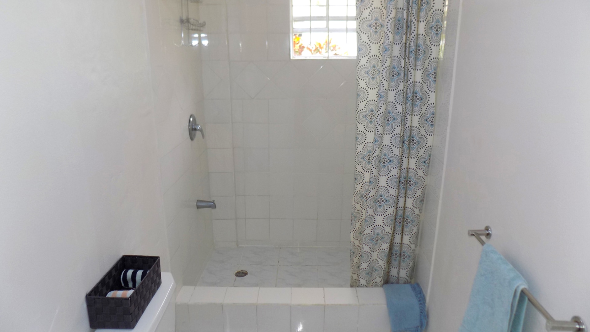st lucia real estate RODNEY CRESCENT NO 597 - DOWNSTAIRS APT for rent