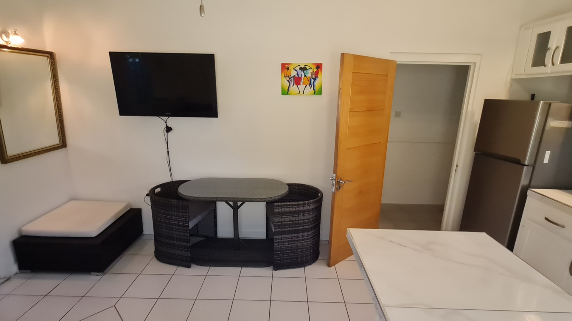 Rodney bay one bed4 st lucia real estate Rodney Bay 1 Bedroom Apartment for rent center table