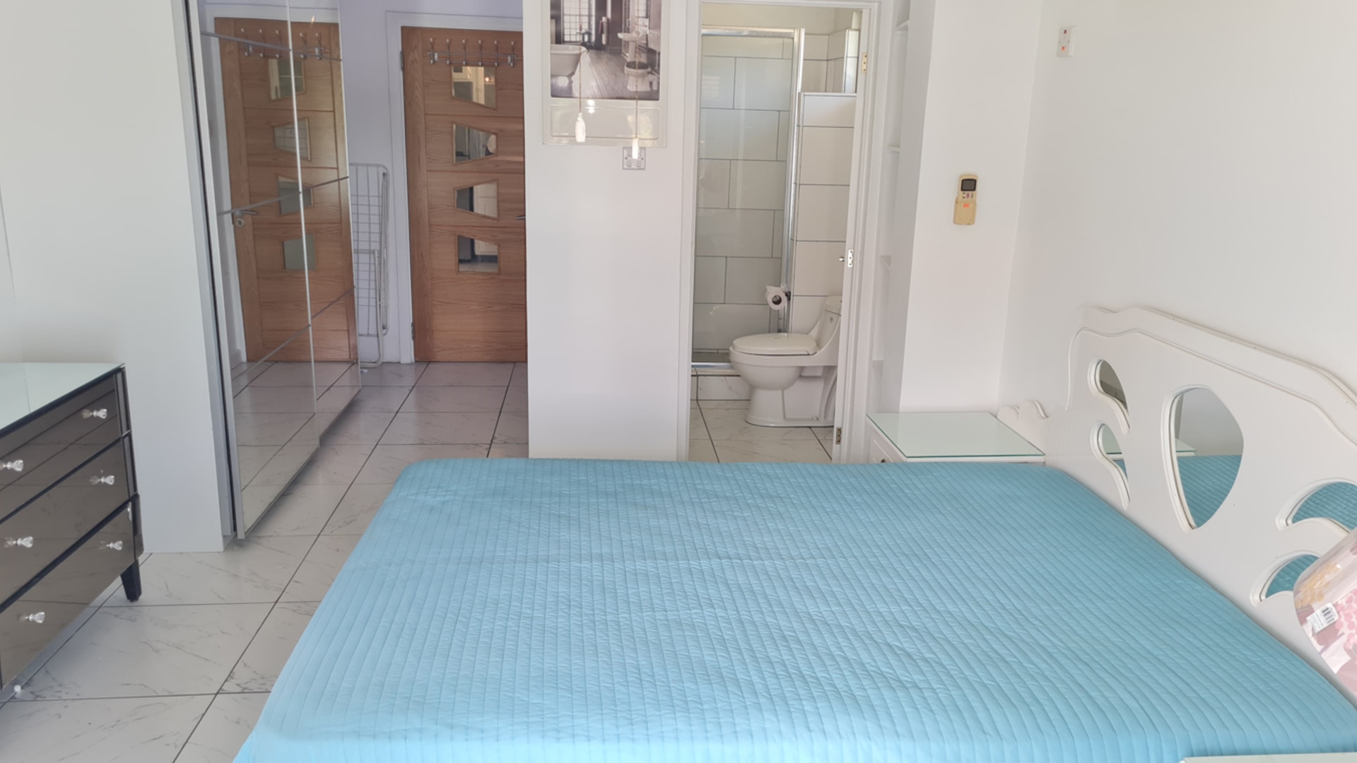 Rodney bay one bed5 st lucia real estate Rodney Bay 1 Bedroom Apartment for rent blue bed