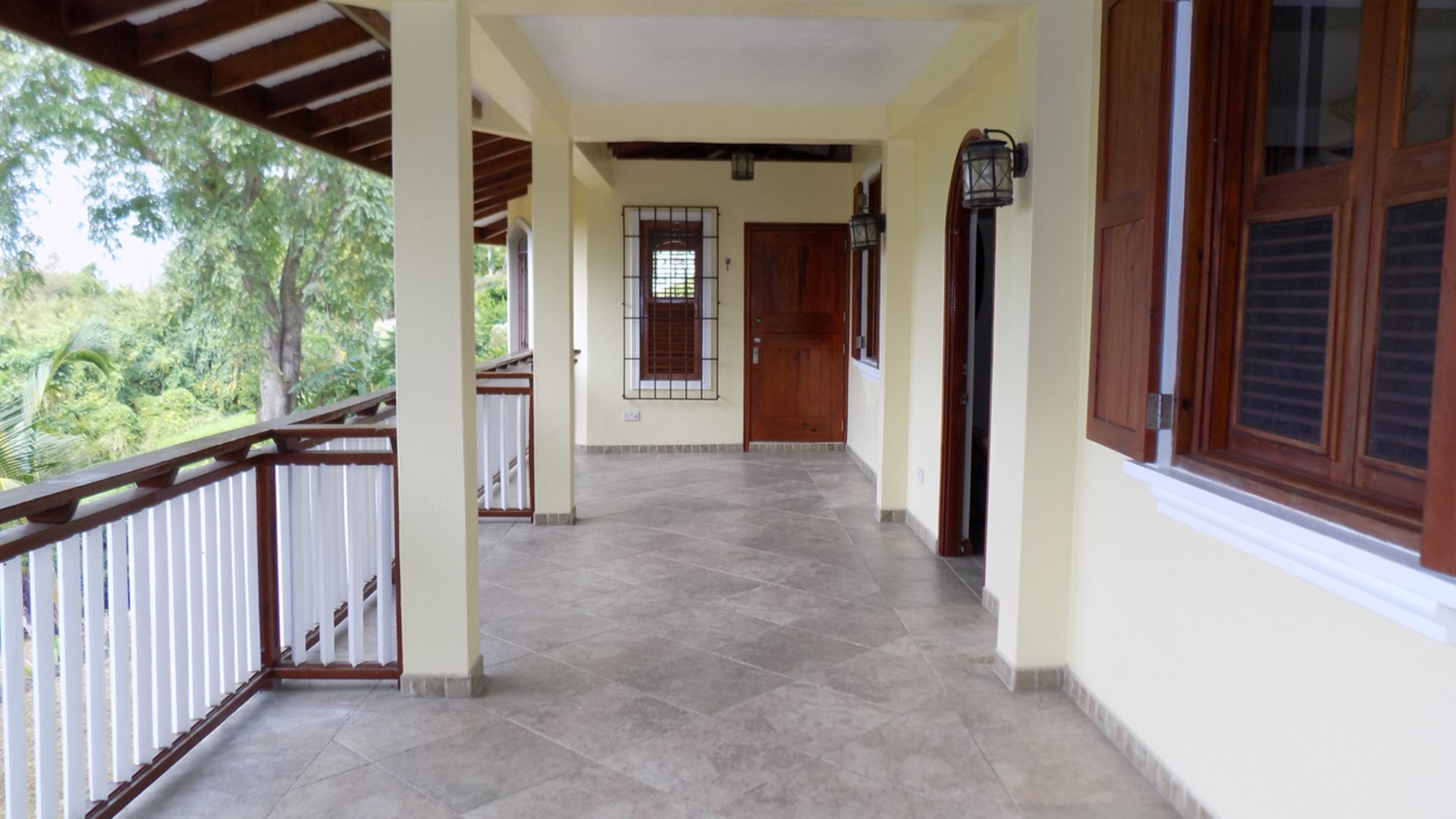 St Lucia real estate : HARBOUR VIEW VILLA FOR RENT varandah