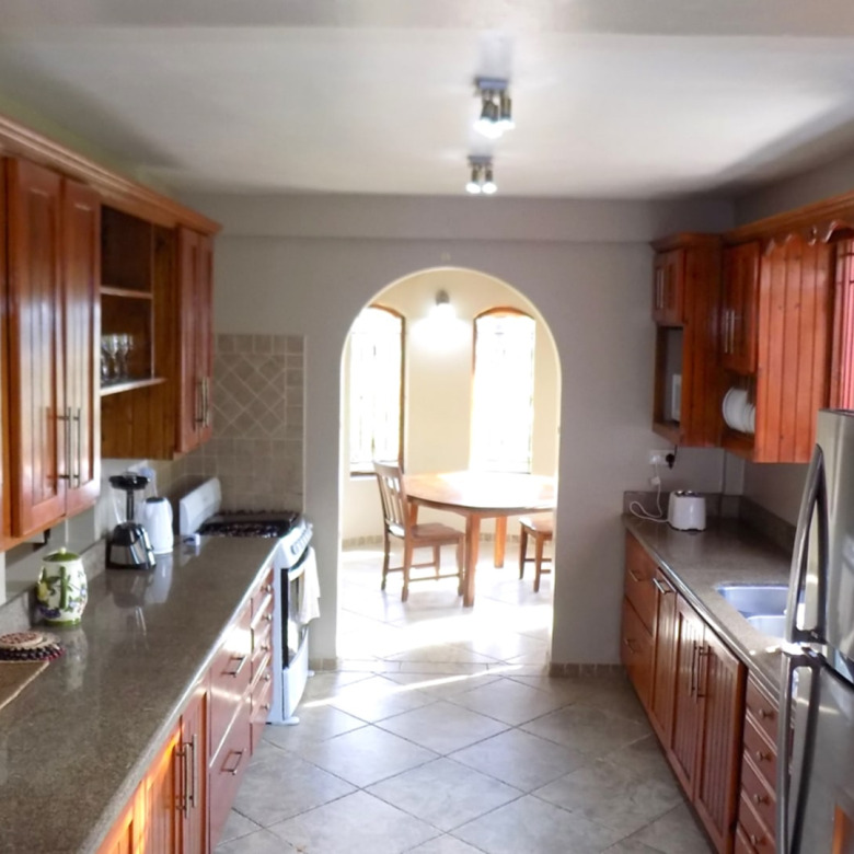St Lucia real estate : HARBOUR VIEW VILLA FOR RENT lkitchen