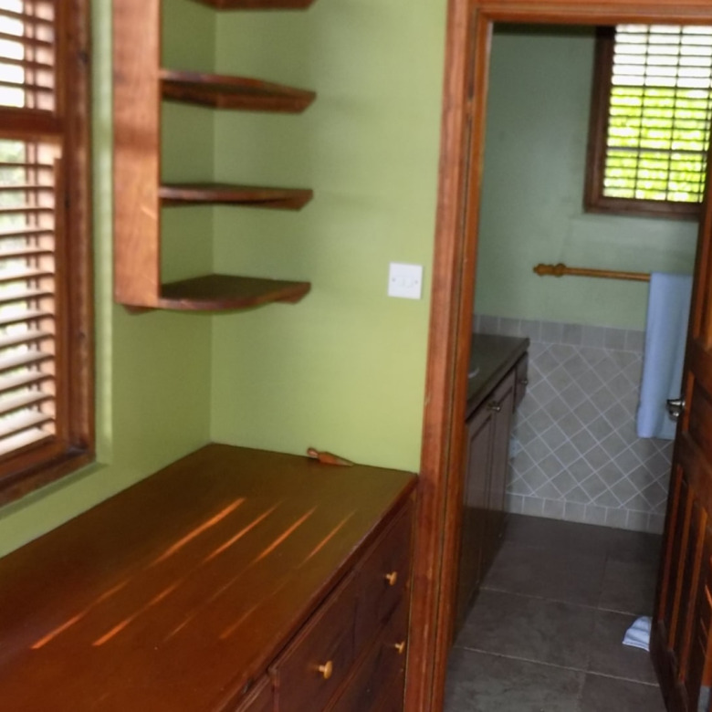St Lucia real estate : HARBOUR VIEW VILLA FOR RENT door