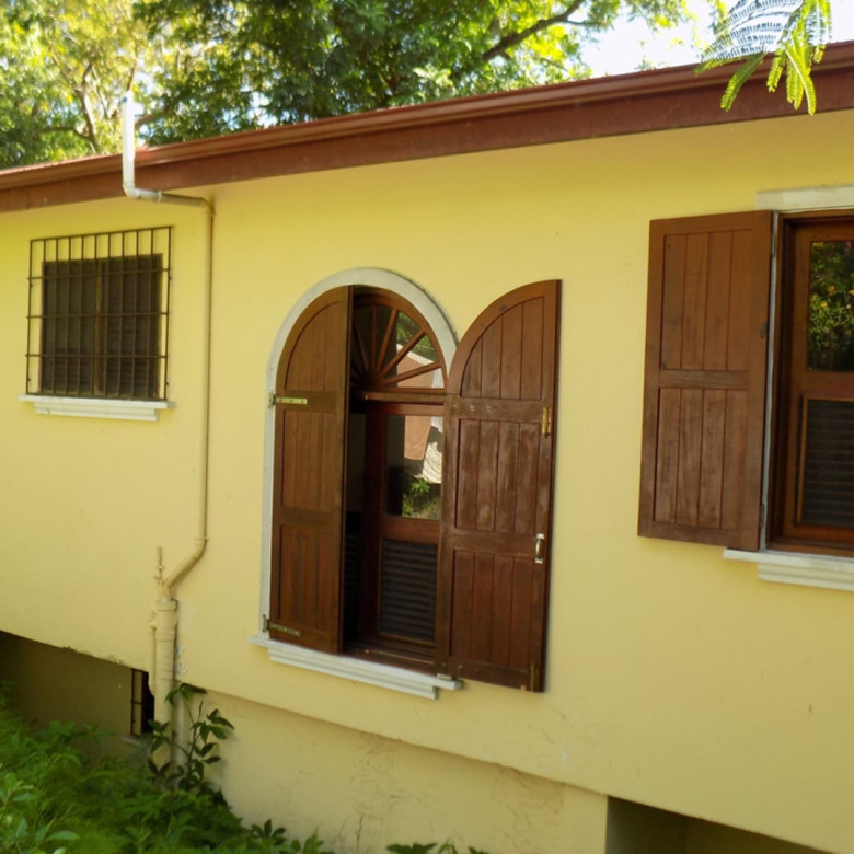 St Lucia real estate : HARBOUR VIEW VILLA FOR RENT side