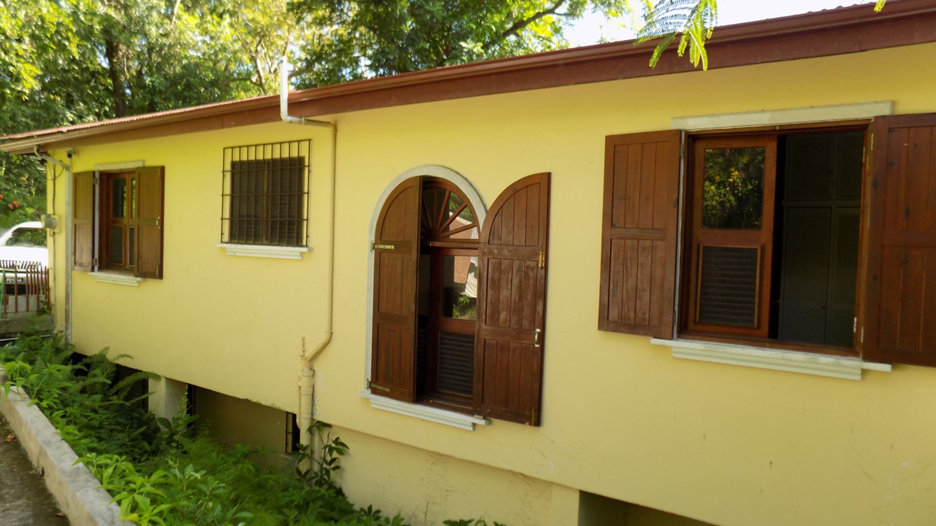 St Lucia real estate : HARBOUR VIEW VILLA FOR RENT side