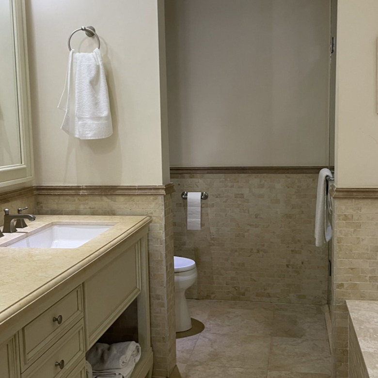 St Lucia real estate LANDINGS UNIT NO 1204 RENTAL for rent bathroom