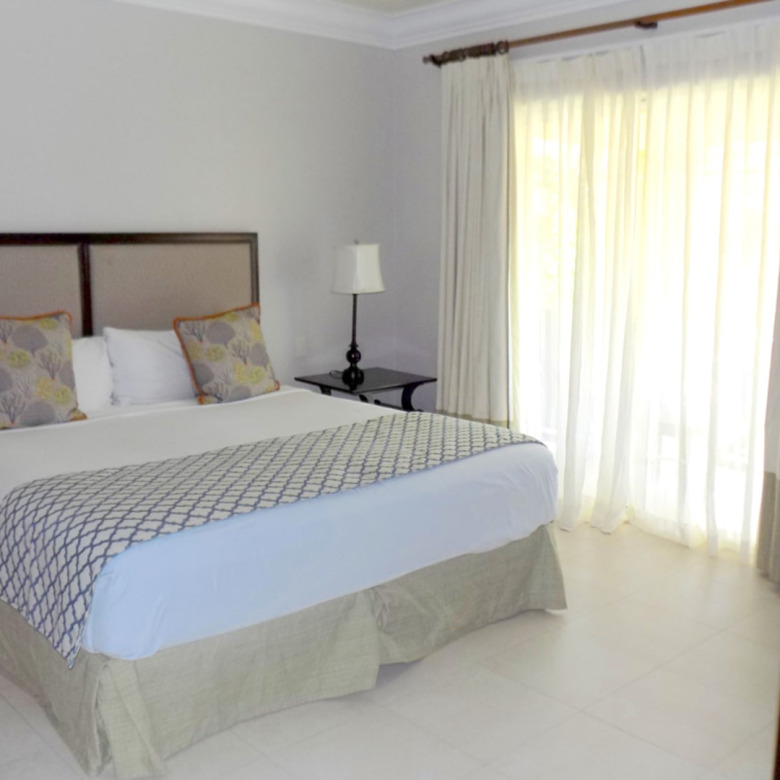St Lucia real estate LANDINGS UNIT NO 1204 RENTAL for rent big bed