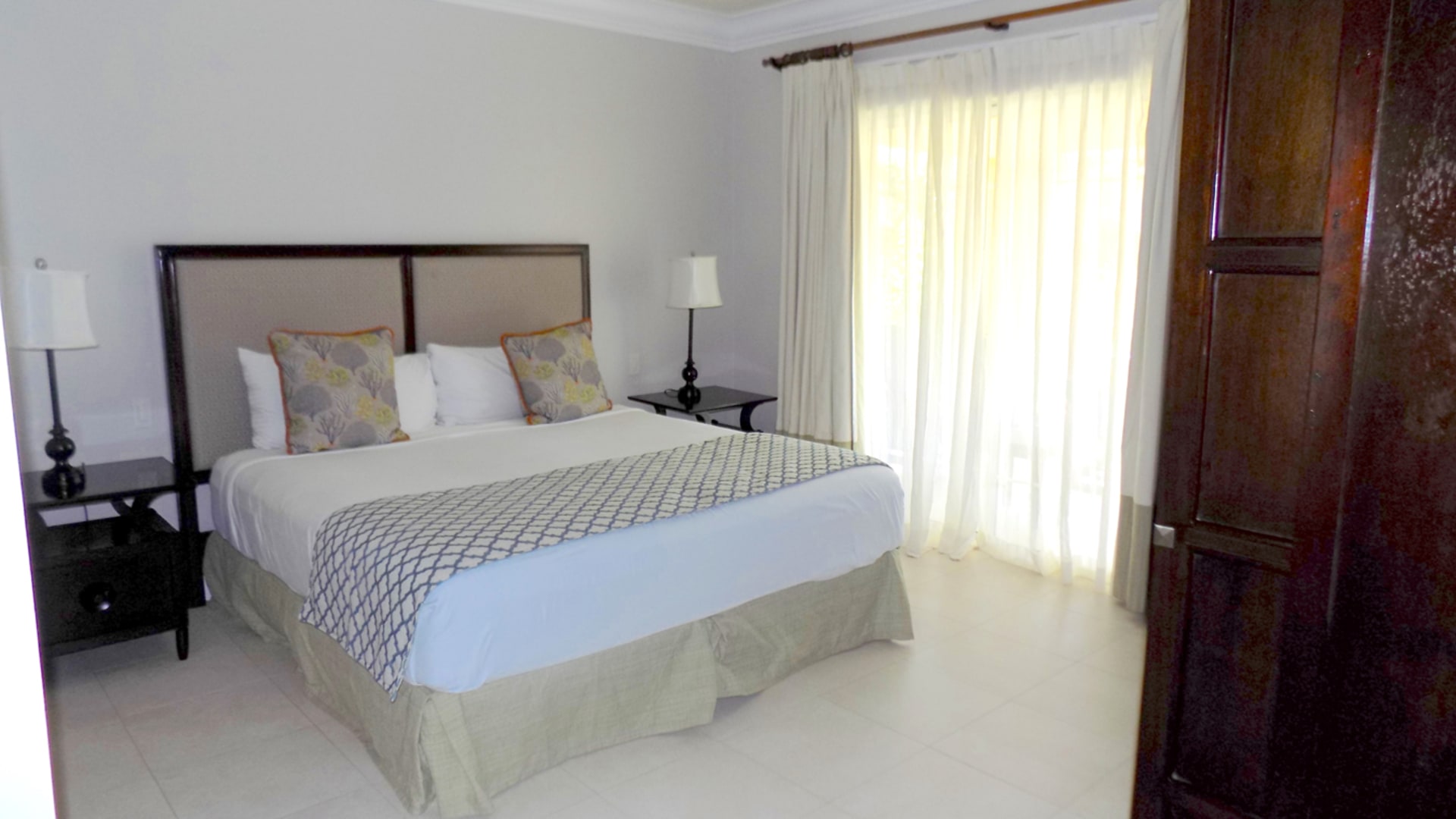St Lucia real estate LANDINGS UNIT NO 1204 RENTAL for rent big bed