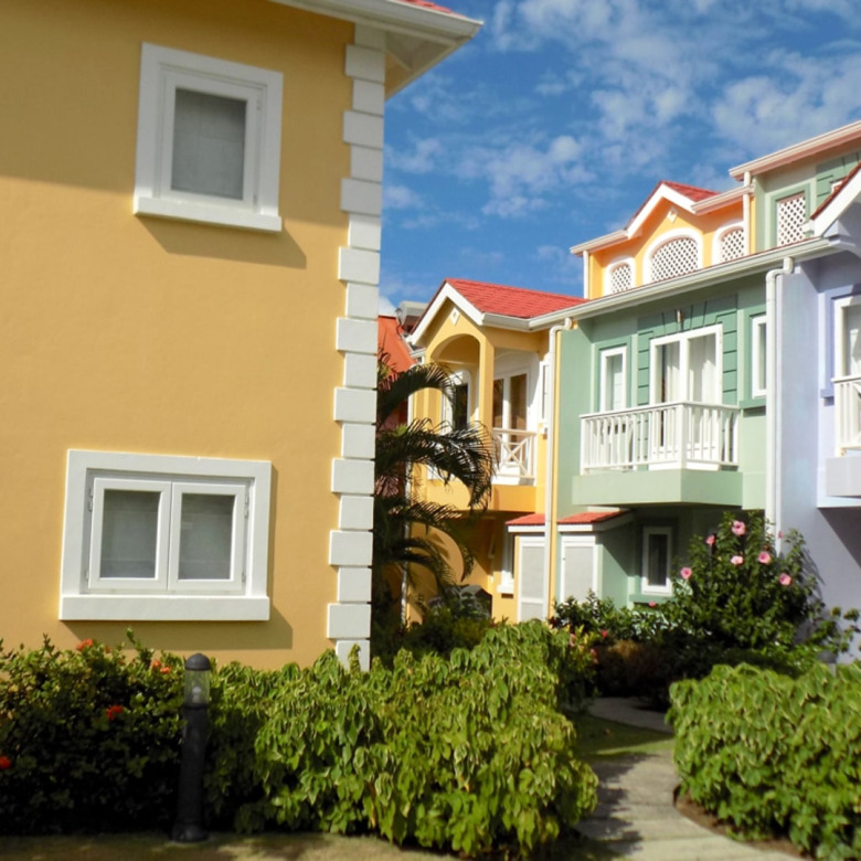 st lucia real estate THE HARBOUR NO.23 FOR RENT yard