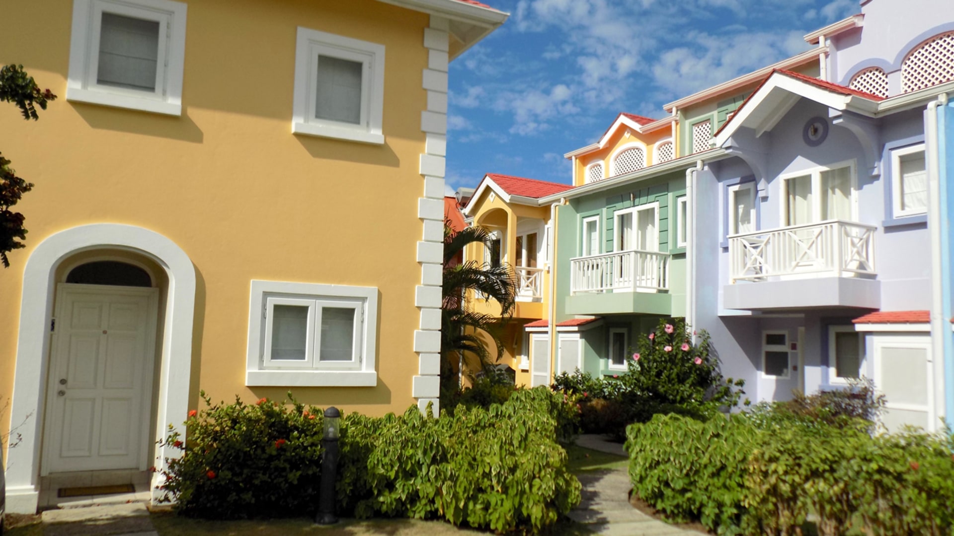 st lucia real estate THE HARBOUR NO.23 FOR RENT yard