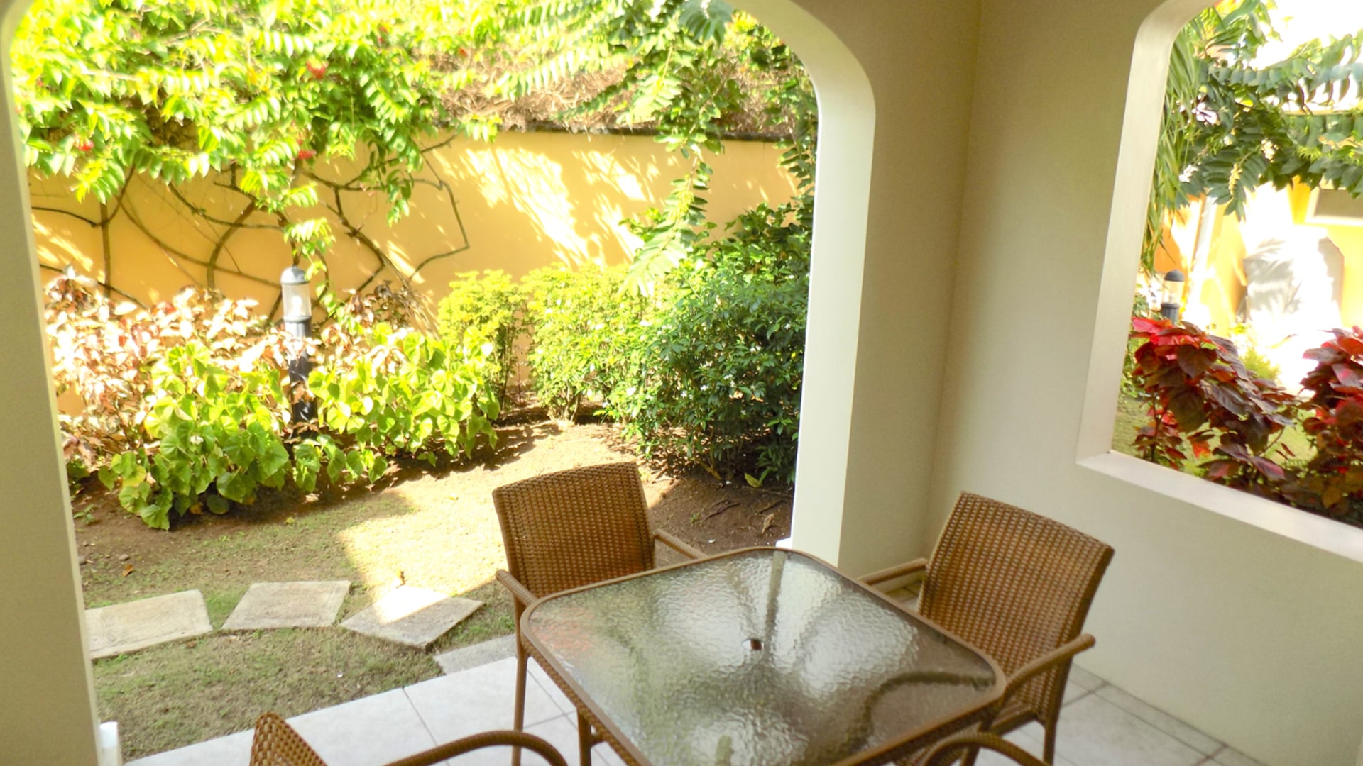 st lucia real estate THE HARBOUR NO.23 FOR RENT glass table