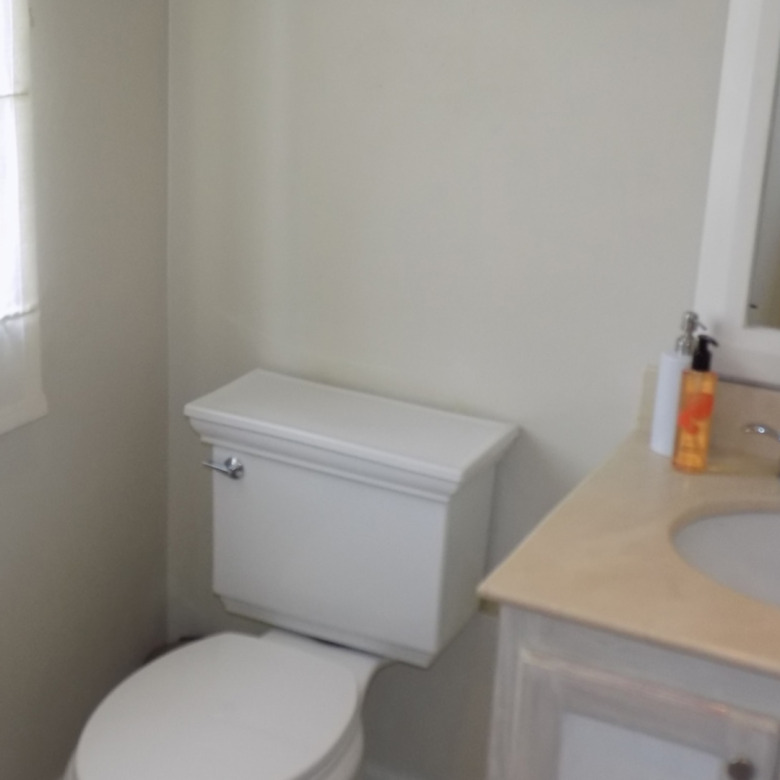 st lucia real estate THE HARBOUR NO.23 FOR RENT bathroom
